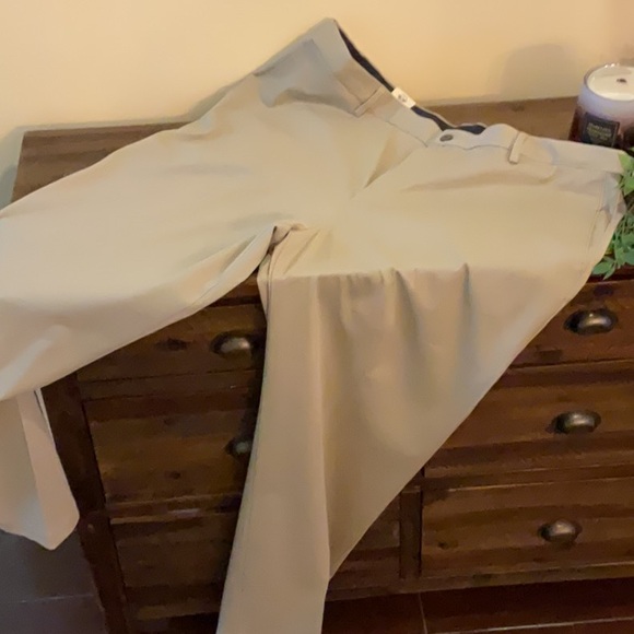 NWT Men’s Dockers Comfort Waist Khakis - Picture 1 of 11